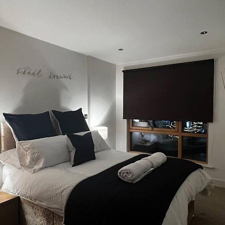 Leeds Clarence Dock 2 Bedroom Apt Extérieur photo