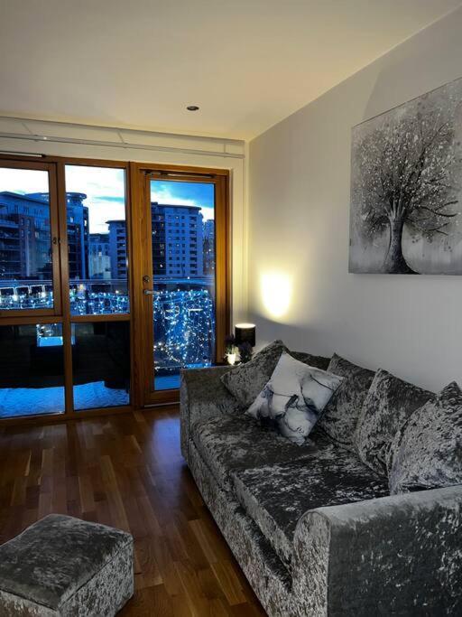 Leeds Clarence Dock 2 Bedroom Apt Extérieur photo