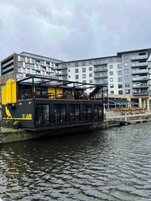 Leeds Clarence Dock 2 Bedroom Apt Extérieur photo