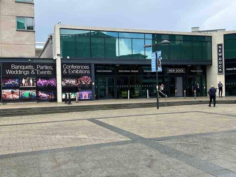 Leeds Clarence Dock 2 Bedroom Apt Extérieur photo