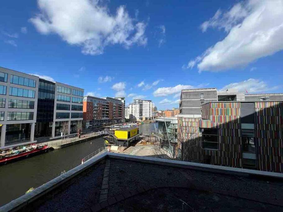 Leeds Clarence Dock 2 Bedroom Apt Extérieur photo