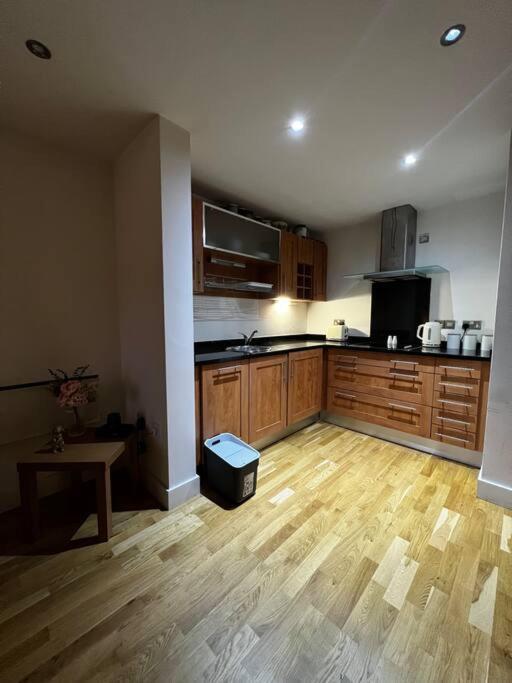 Leeds Clarence Dock 2 Bedroom Apt Extérieur photo