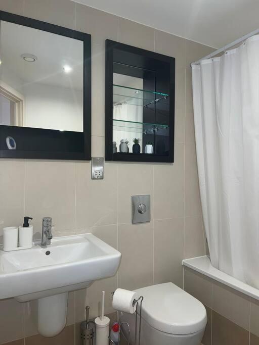 Leeds Clarence Dock 2 Bedroom Apt Extérieur photo